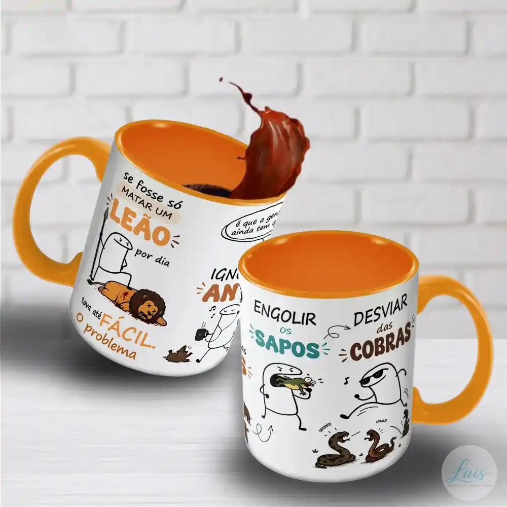arte caneca flork matar um leão por dia com Flork enfrentando leão, engolindo sapo e desviando de cobras em cenas que ilustram a frase humorística