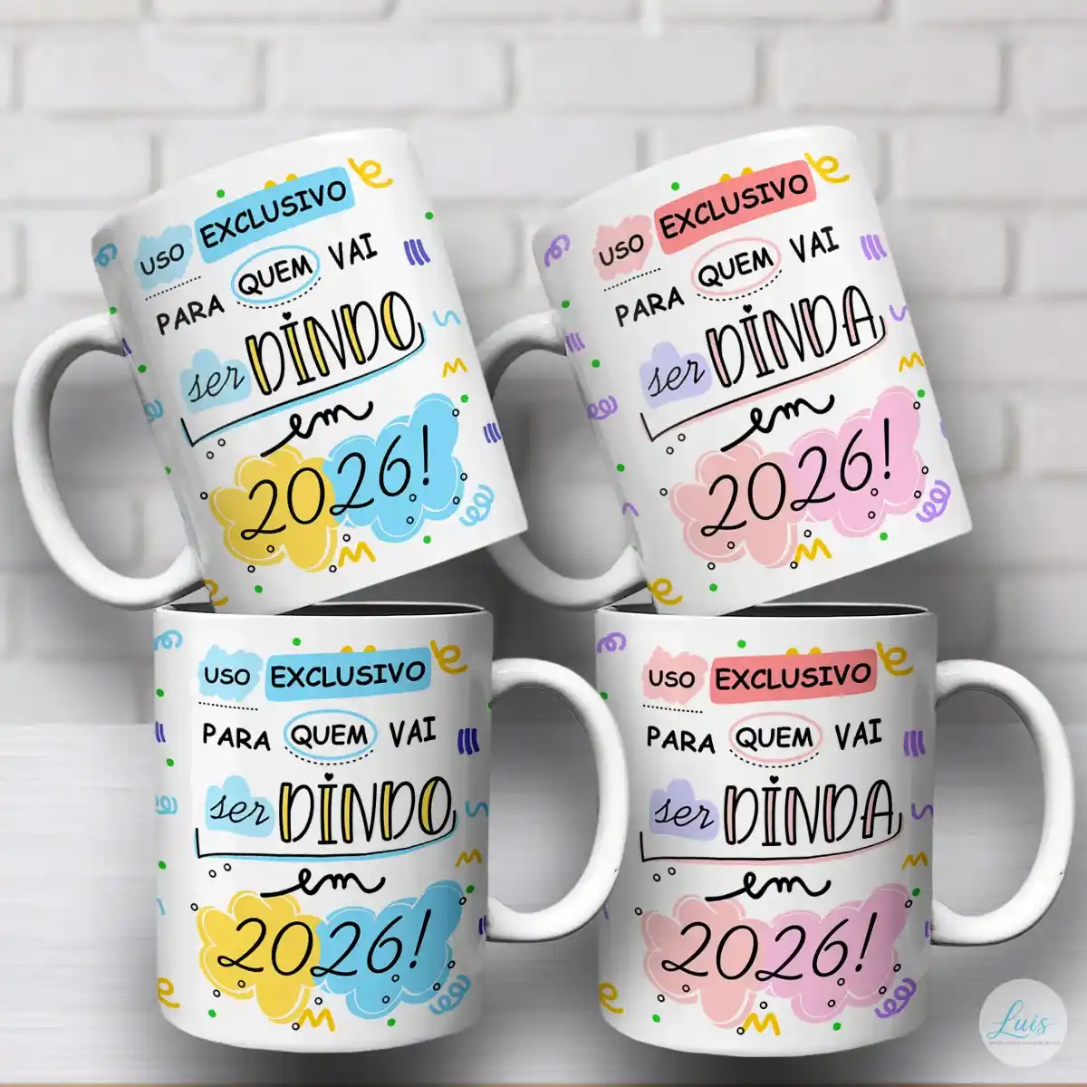 arte para caneca ser dindo e ser dinda em 2026 com frases em destaque em duas versões, com detalhes coloridos em azul e amarelo para dindo e rosa, lilás e amarelo para dinda