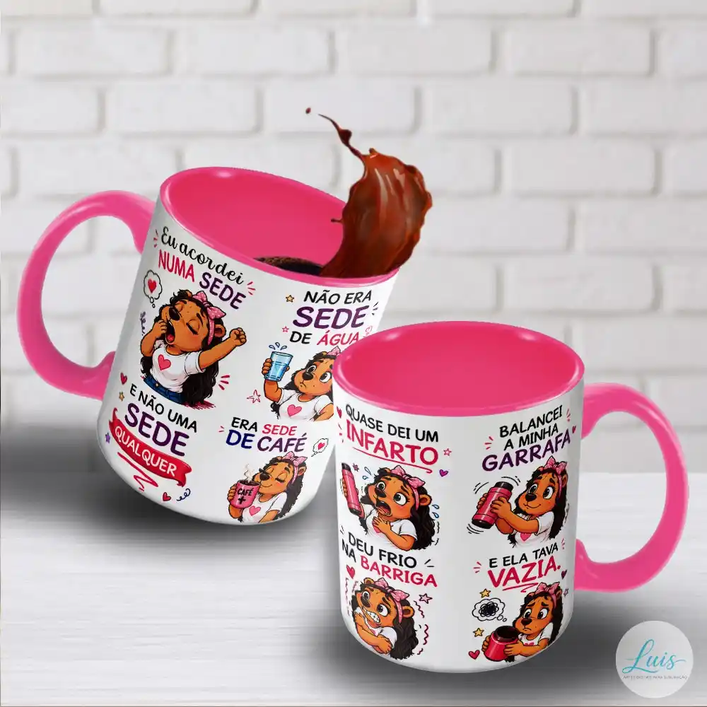 arte para caneca hoje eu acordei numa sede e não uma sede qualquer com capivara em cenas humorísticas bocejando e preocupada com a falta de café na garrafa, acompanha de uma frase descontraída: "Eu acordei NUMA SEDE, E NÃO UMA SEDE QUALQUER. NÃO ERA SEDE DE ÁGUA, ERA SEDE DE CAFÉ. QUASE DEI UM INFARTO, DEU UM FRIO NA BARRIGA. BALANCEI A GARRAFA E ELA TAVA VAZIA." em fundo branco.