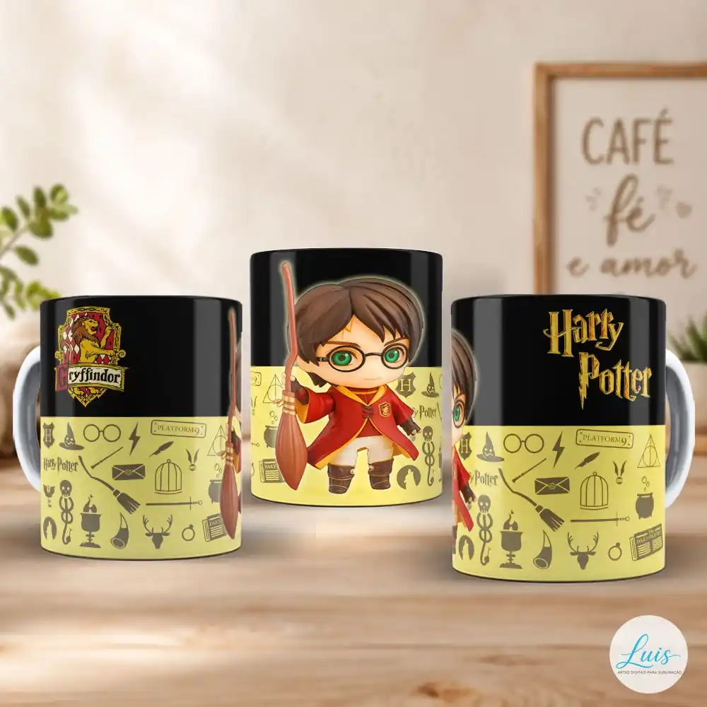 arte para caneca harry potter gryffindor, com logos da saga em fundo preto, Harry segurando vassoura, um fundo amarelo com pequenos símbolos mágios relacionados ao universo de Harry Potter